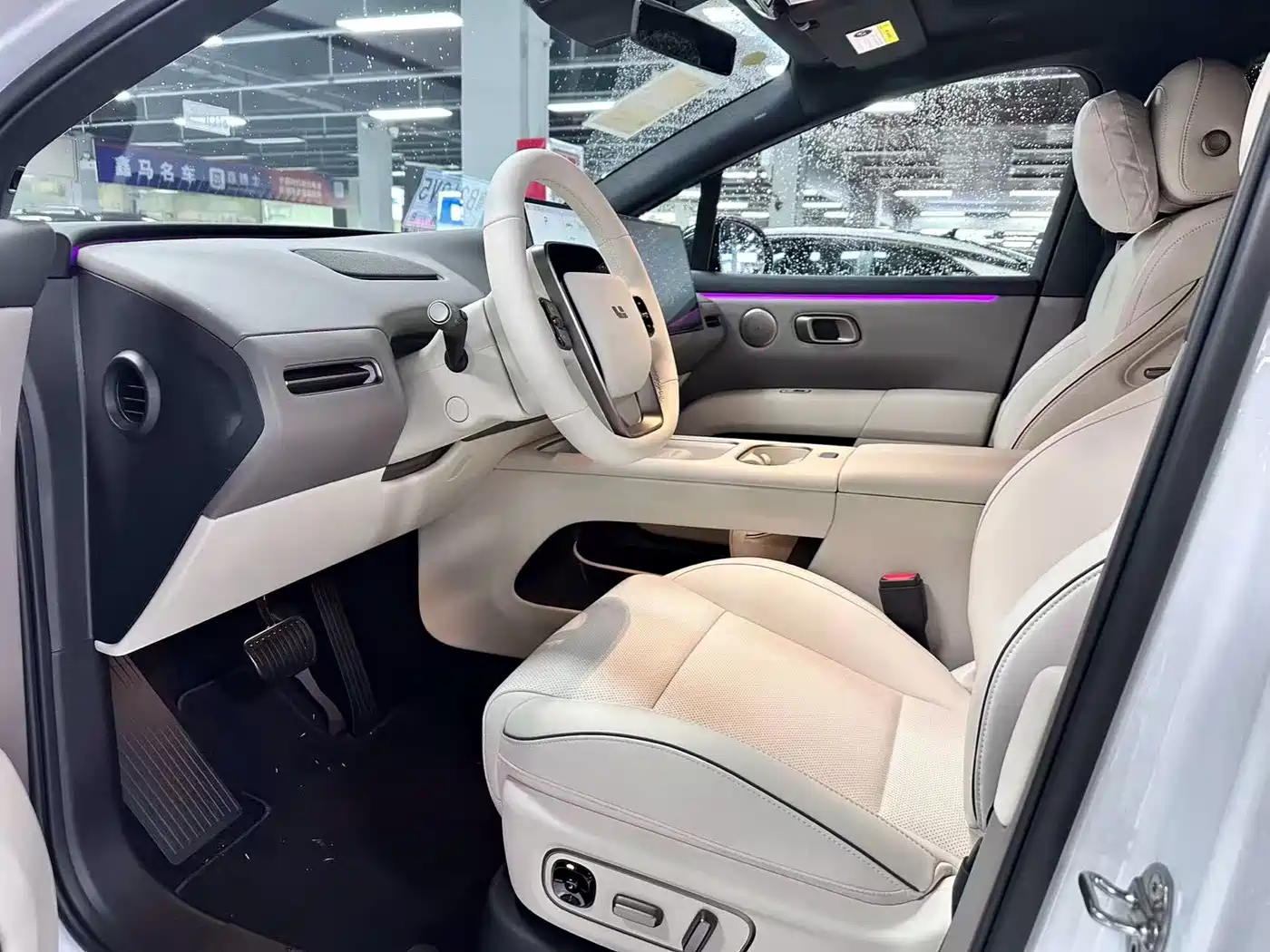 Li Auto i6 2026 2025 2WD Base Model
