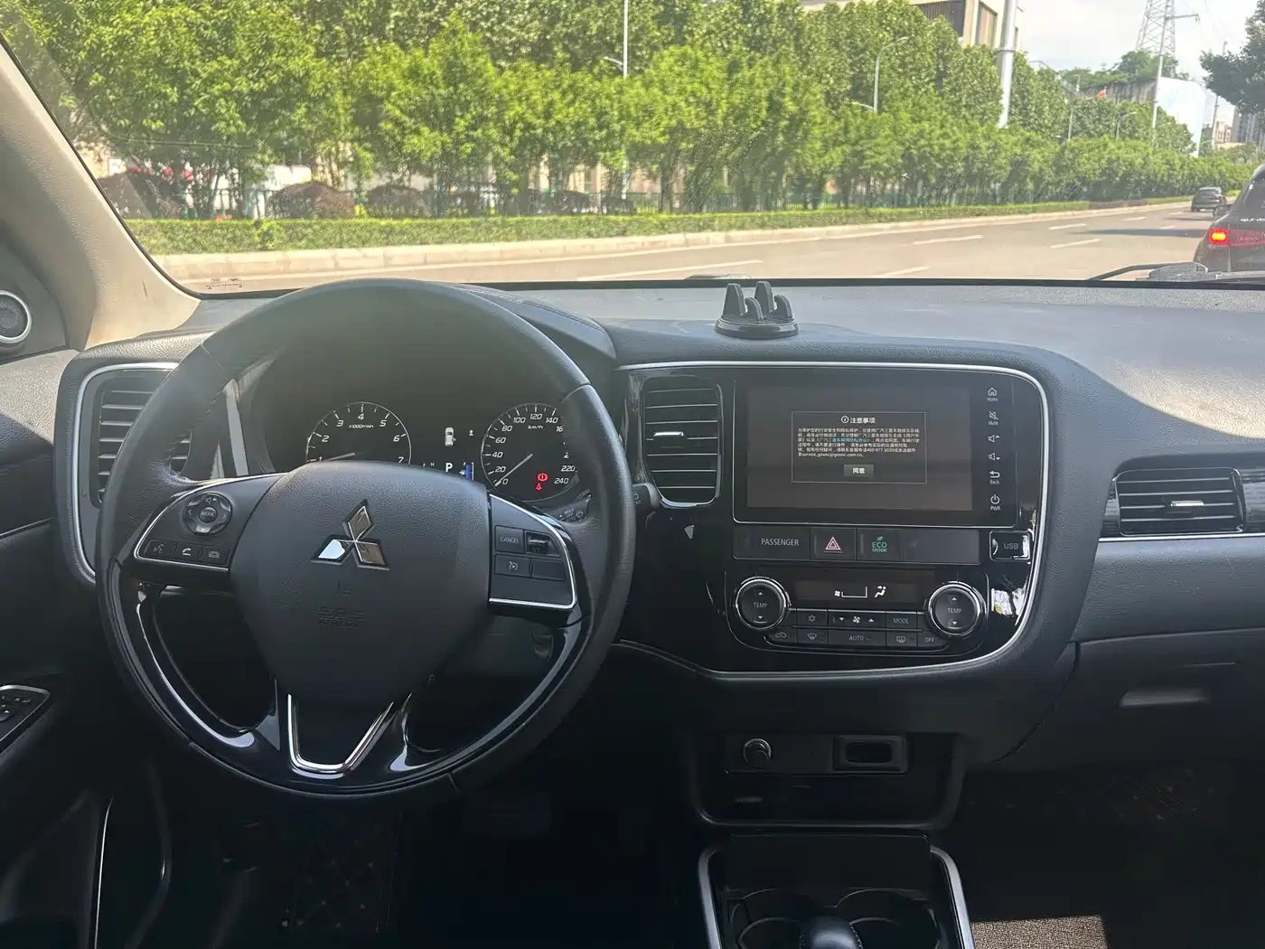 Mitsubishi Outlander 2023 1.5T CVT FWD Premium Edition 5-seater фото 12