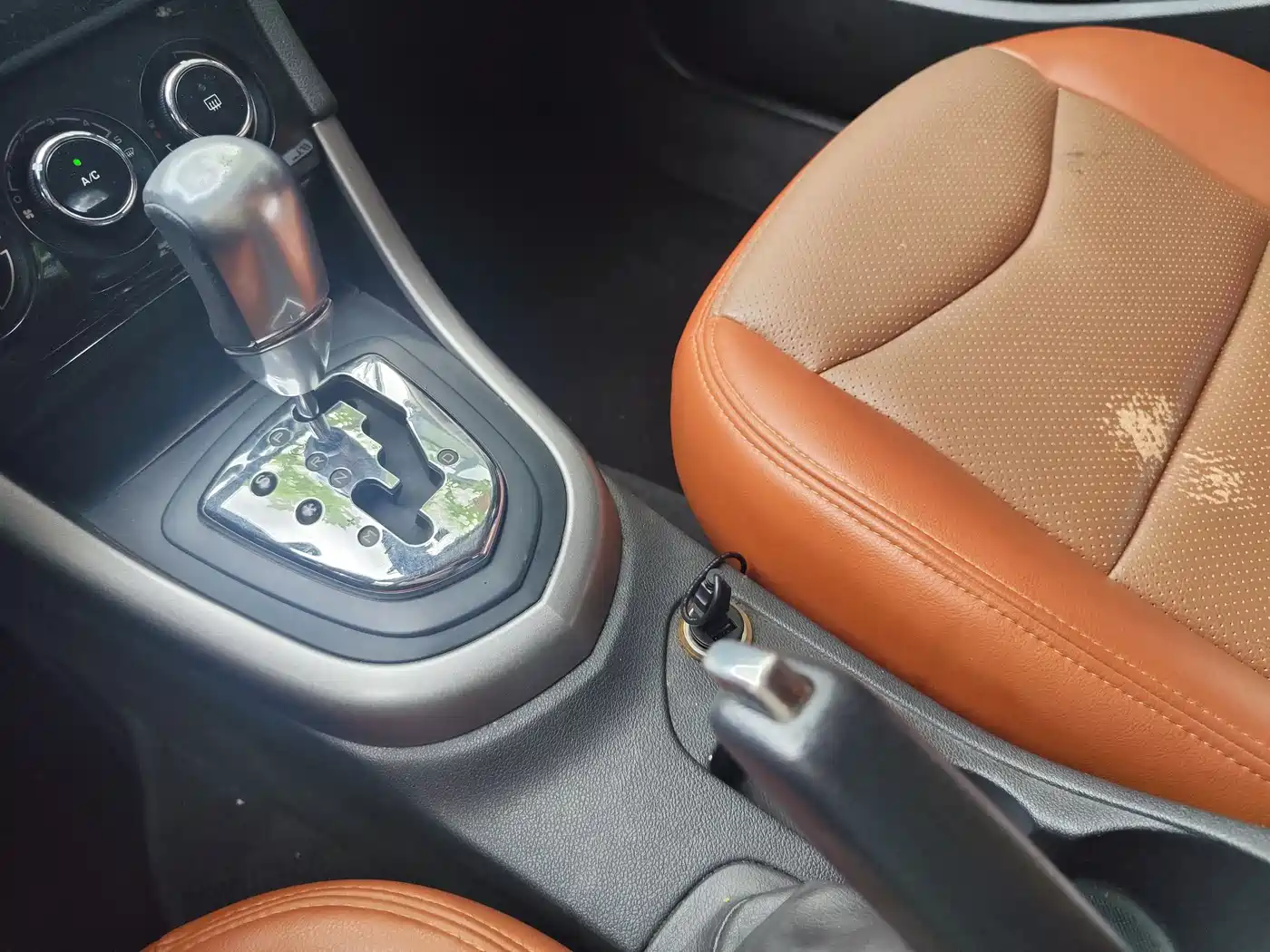 Peugeot 408 2013 2.0L Automatic Comfort Edition фото 13