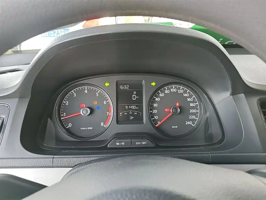 Volkswagen Lavida 2013 Facelift Classic 1.6L Manual Trend фото 12