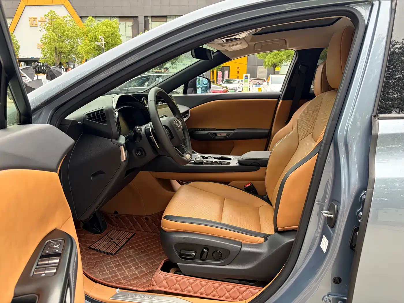 Lexus RZ 2023 450e 4WD Deluxe фото 7