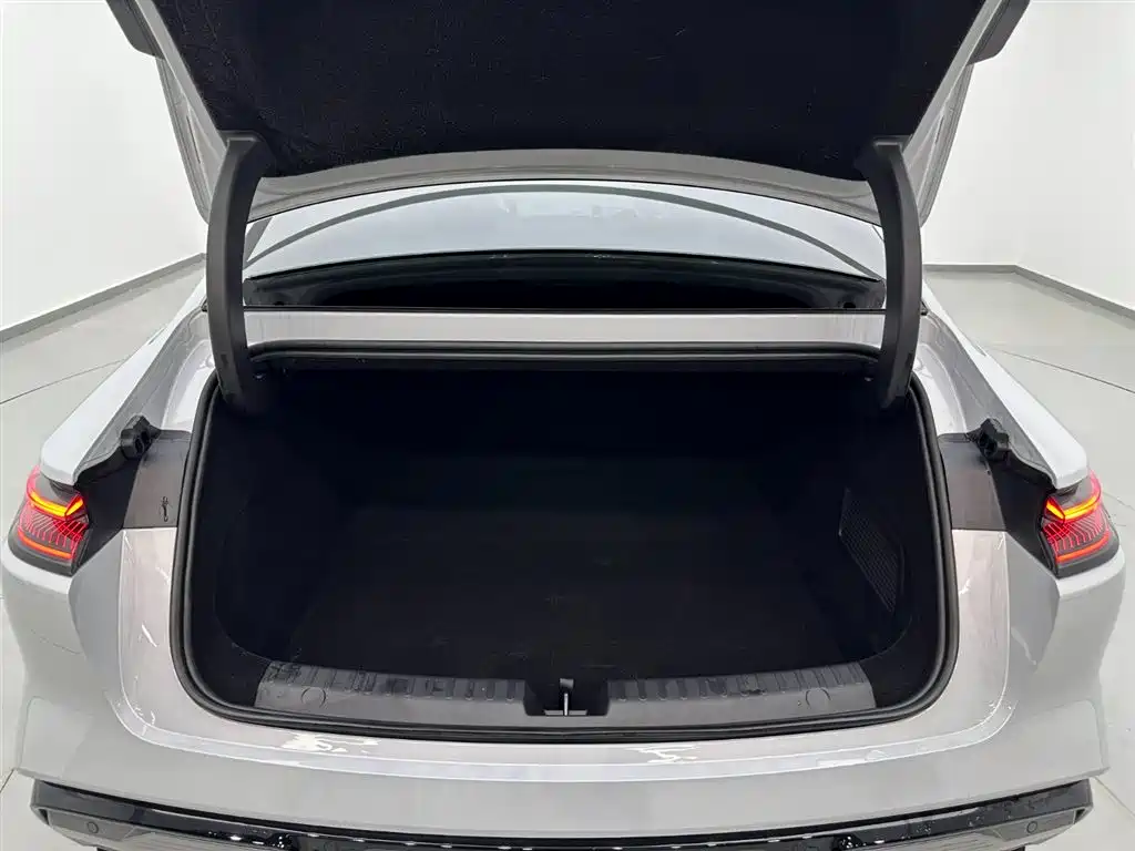 Geely Galaxy Galaxy E8 2025 700km Long Voyage Smart Drive Edition фото 26