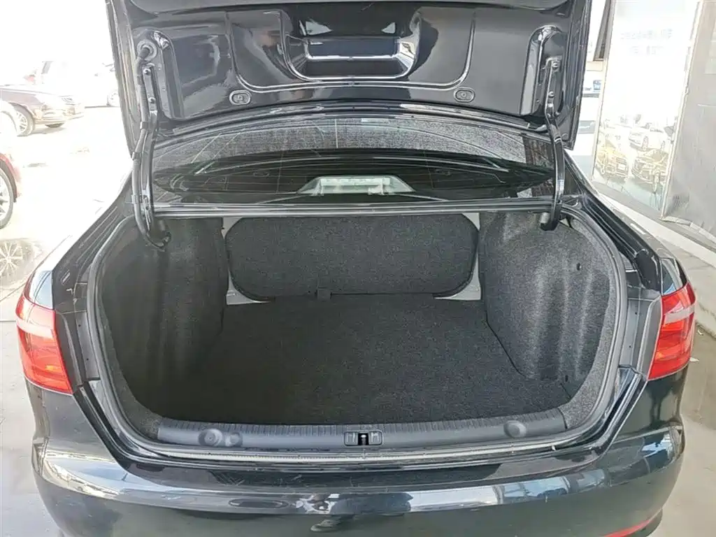 Volkswagen Lavida 2013 Facelift Classic 1.6L Manual Trend фото 19