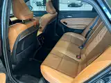 Photo 8 - Toyota Avalon