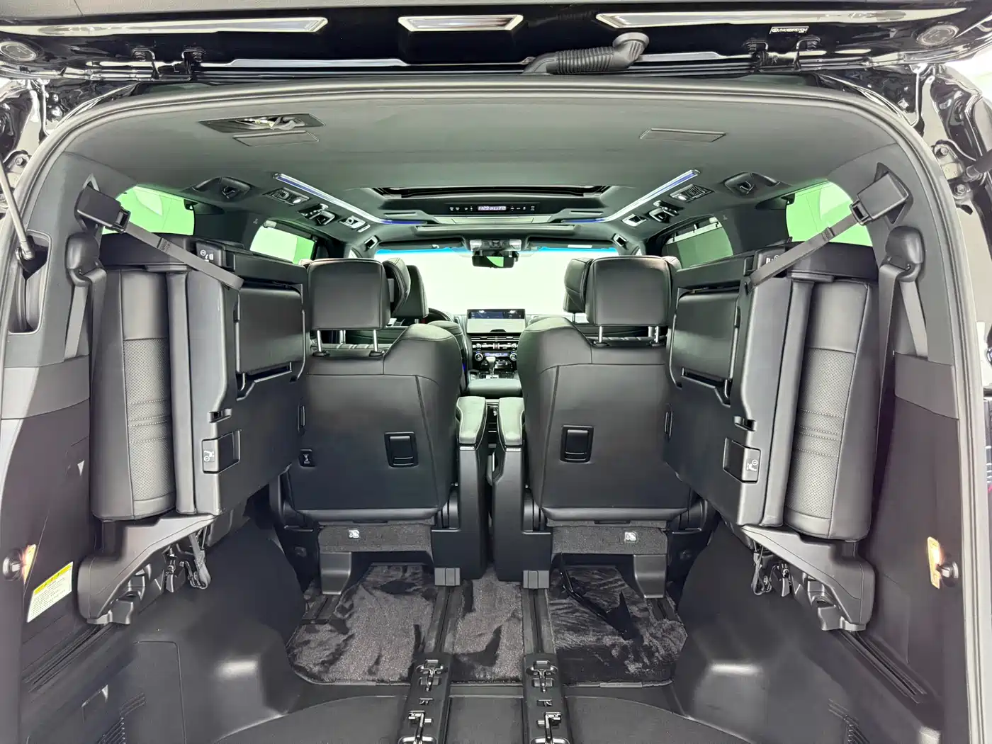 Lexus LM 2020 300h Seven-Seater Elegance Edition фото 25
