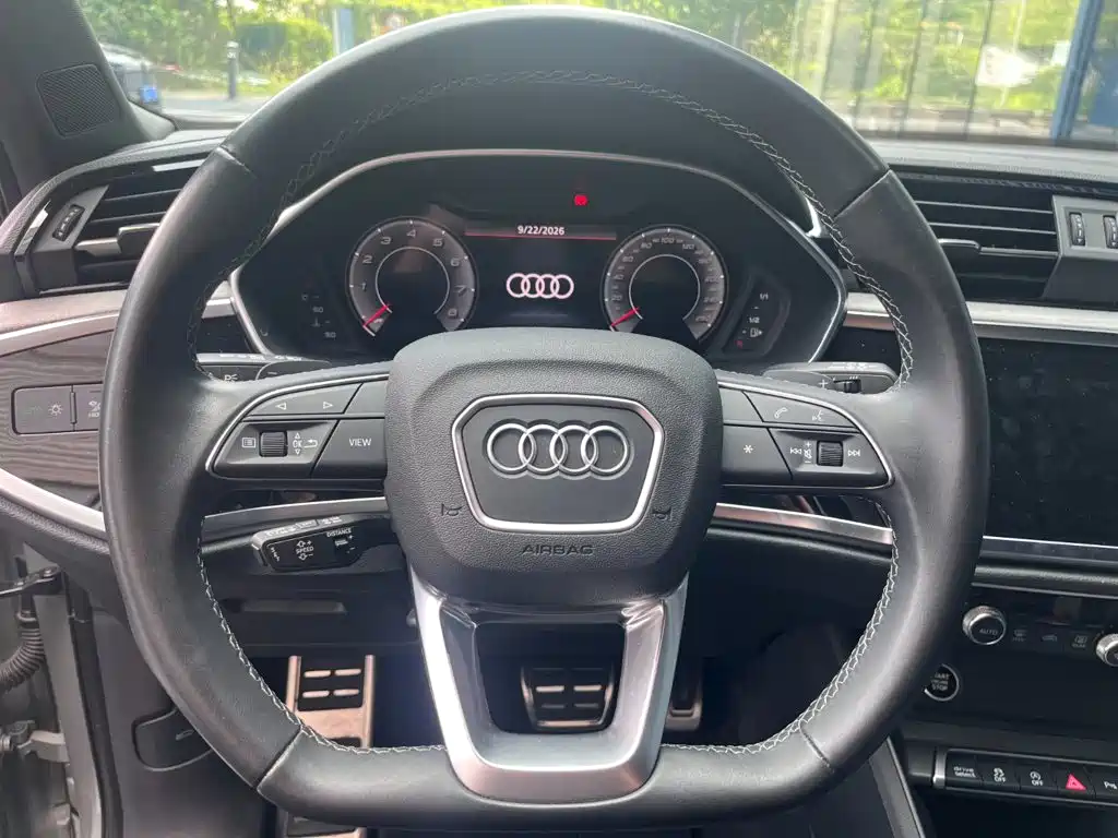 Photo 7 - Audi Q3