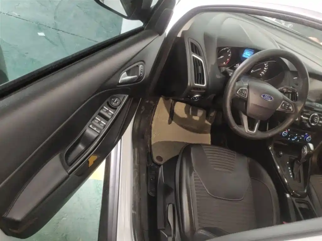 Фото 23 - Ford Focus