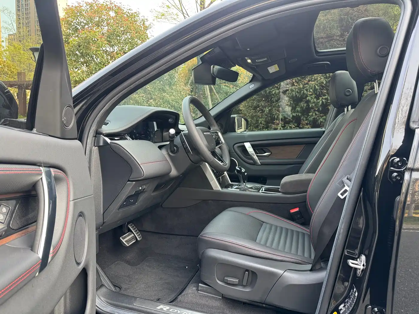 Land Rover Discovery Sport 2022 Model 249PS R-Dynamic S Performance Edition 5-Seater фото 7