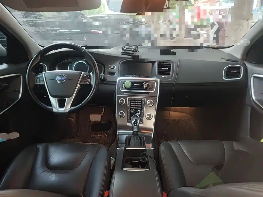 Фото 13 - Volvo S60