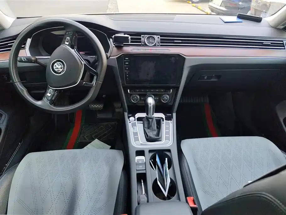 Volkswagen Magotan 2019 330TSI DSG Premium China V фото 12