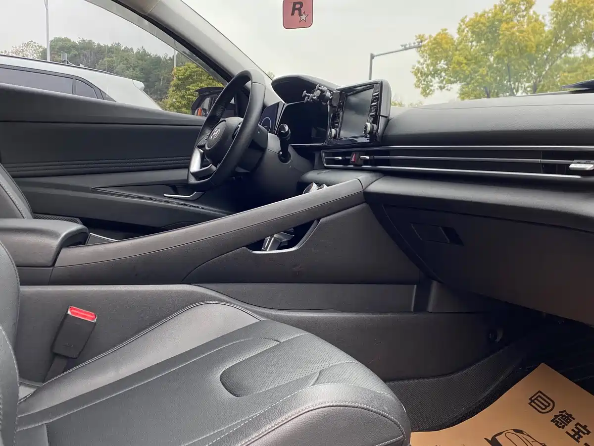 Hyundai Elantra 2023 1.5L CVT GLX Elite Edition фото 5
