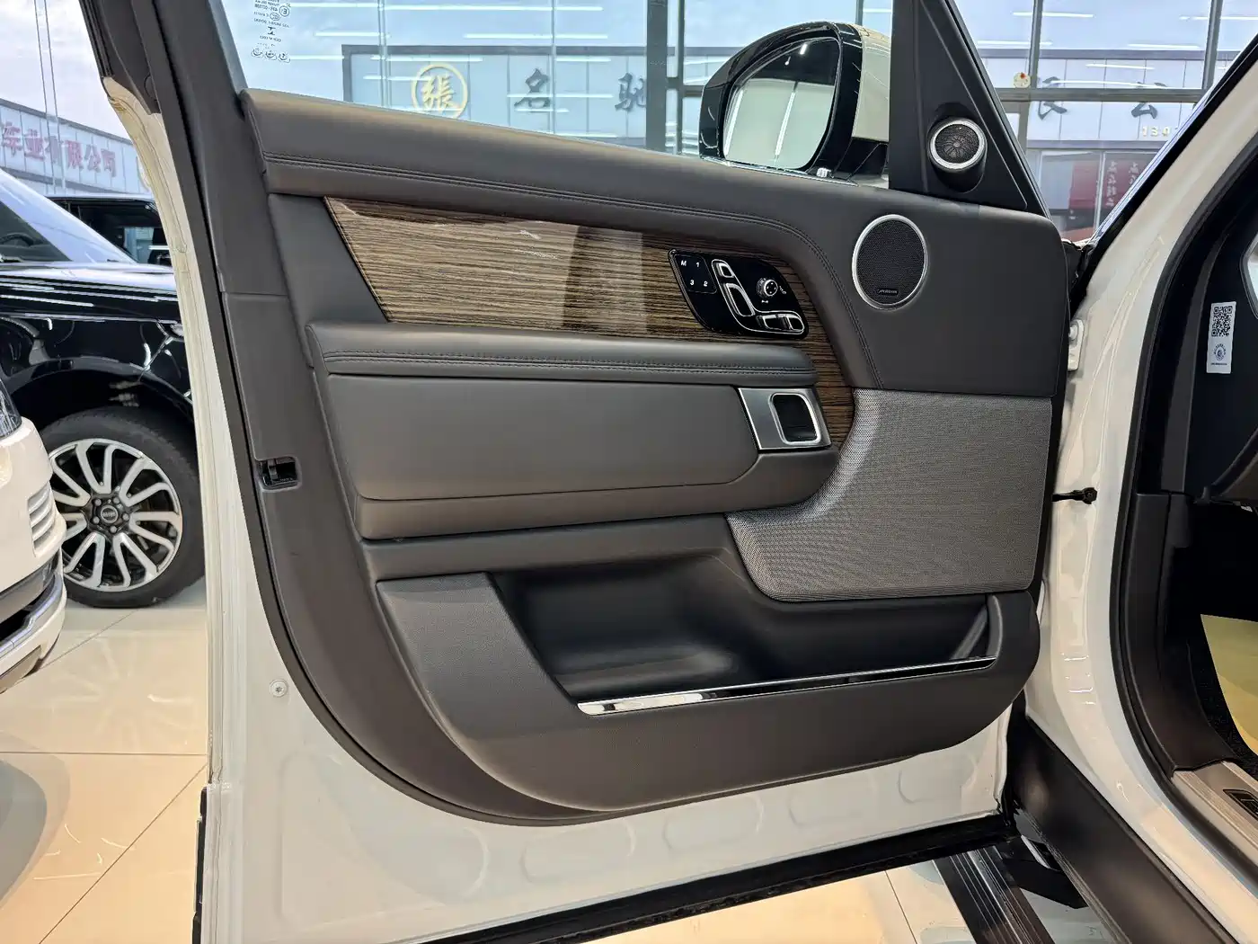 Land Rover Range Rover 2018 3.0 SC V6 Vogue SE Genesis Extended Edition фото 14