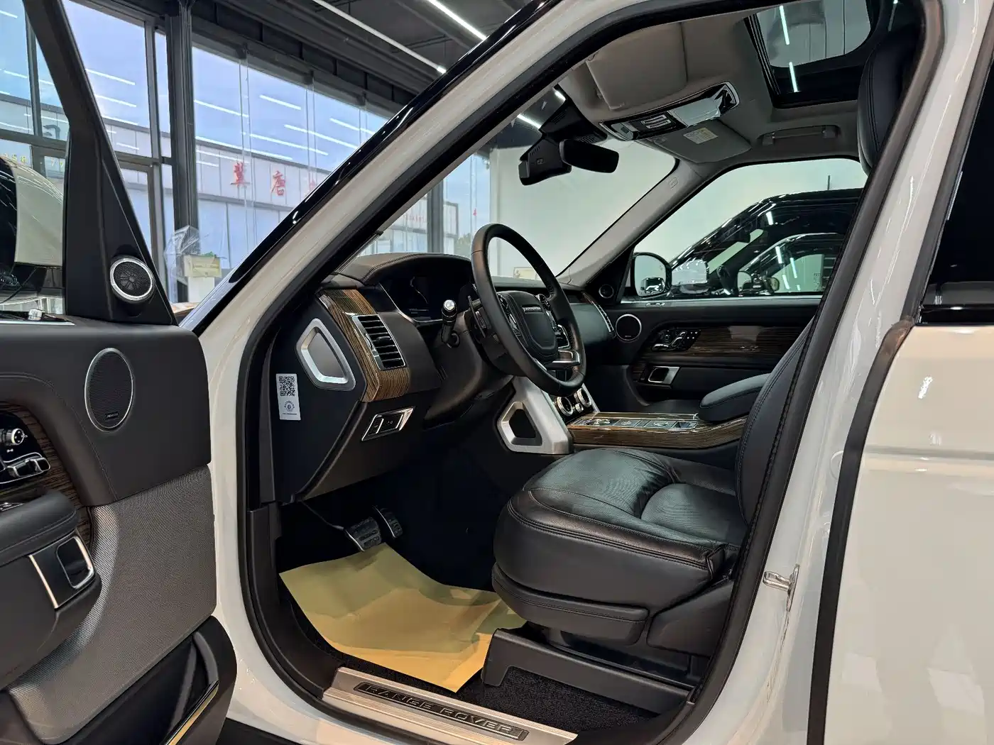 Land Rover Range Rover 2018 3.0 SC V6 Vogue SE Genesis Extended Edition фото 6