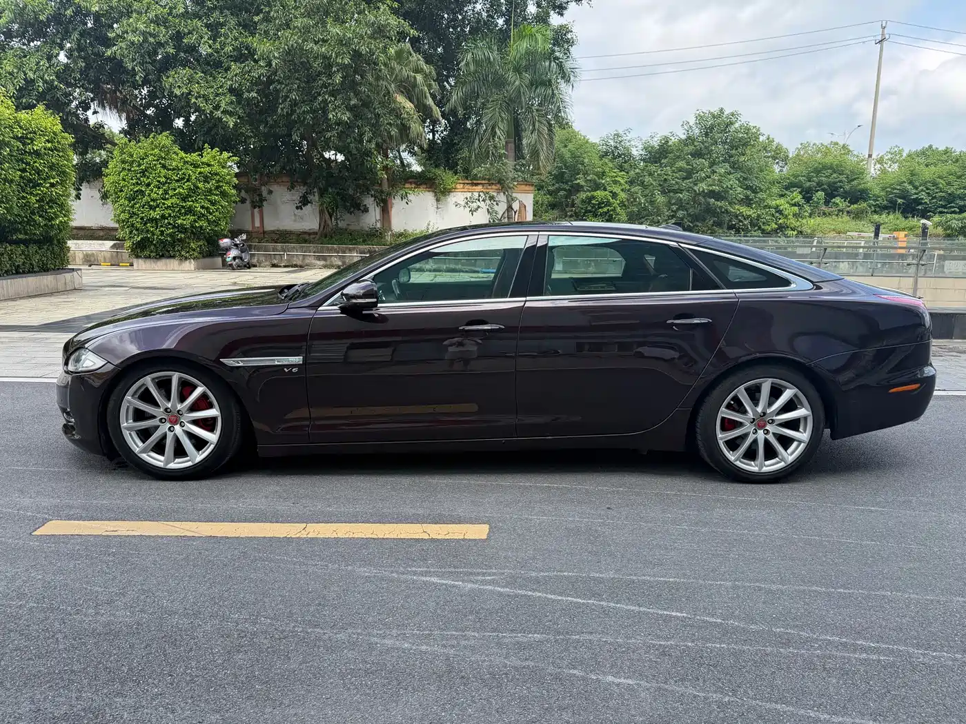 Фото 12 - Jaguar XJ