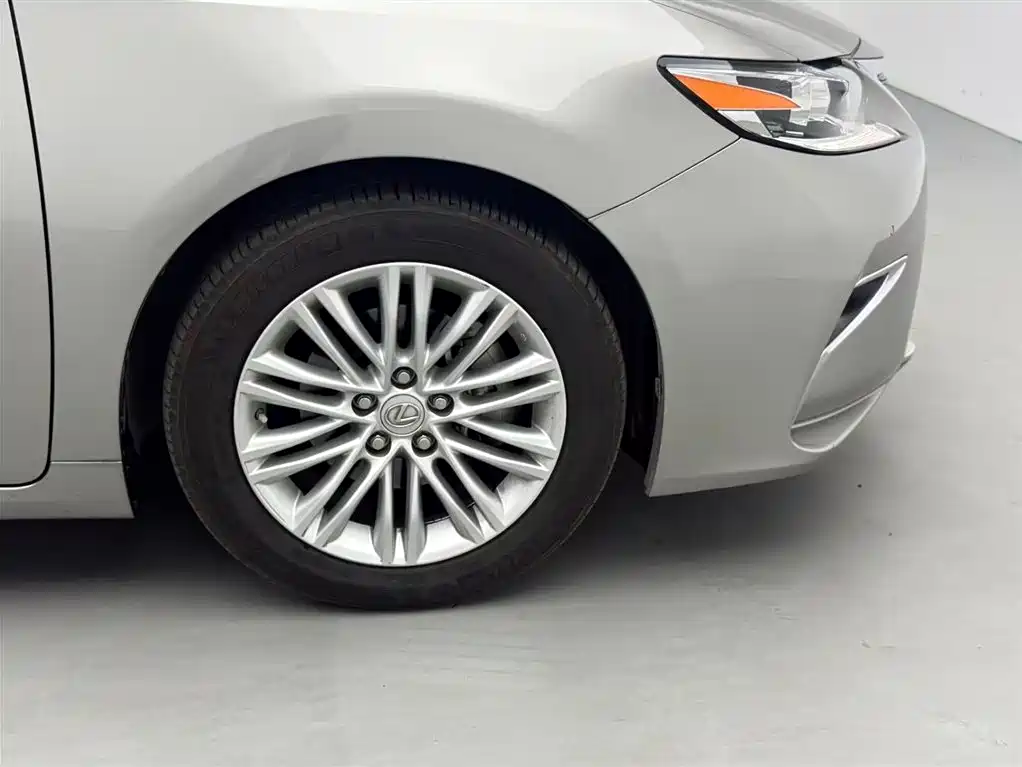 Lexus ES 2015 200 Elite Edition фото 14