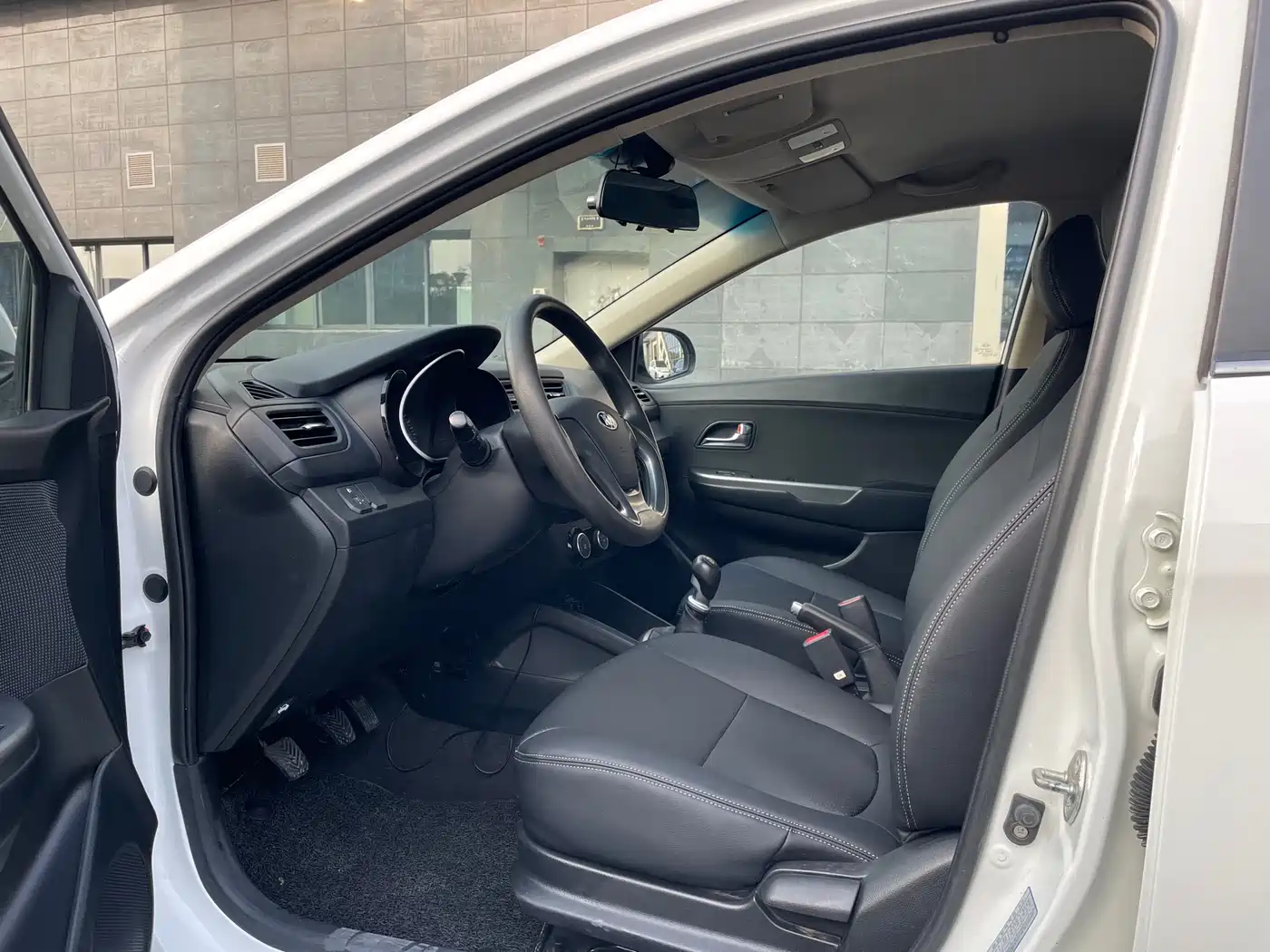 Kia K2 2015 Sedan 1.4L MT GLS фото 5