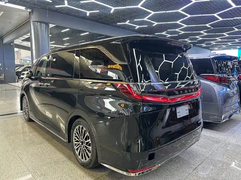 Lexus LM 2025 Model 500h Four-Seater Imperial Edition фото 6