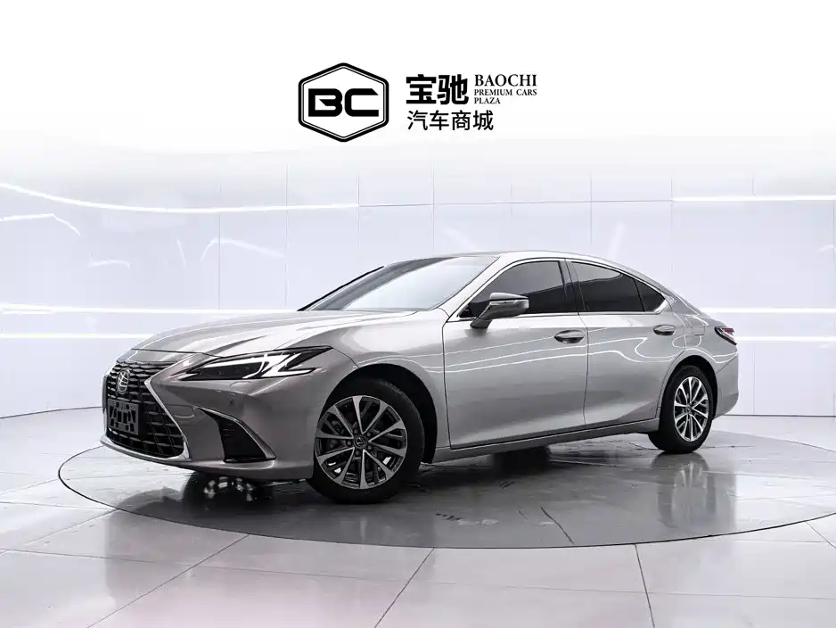 Фото 1 - Lexus ES