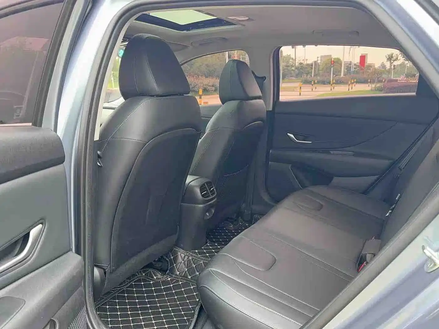 Hyundai Elantra 2022 1.5L CVT GLX Elite Edition фото 10