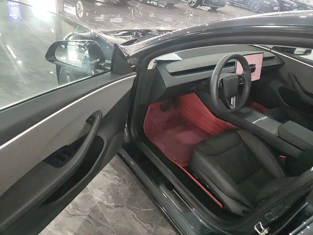 Фото 16 - Tesla Model 3