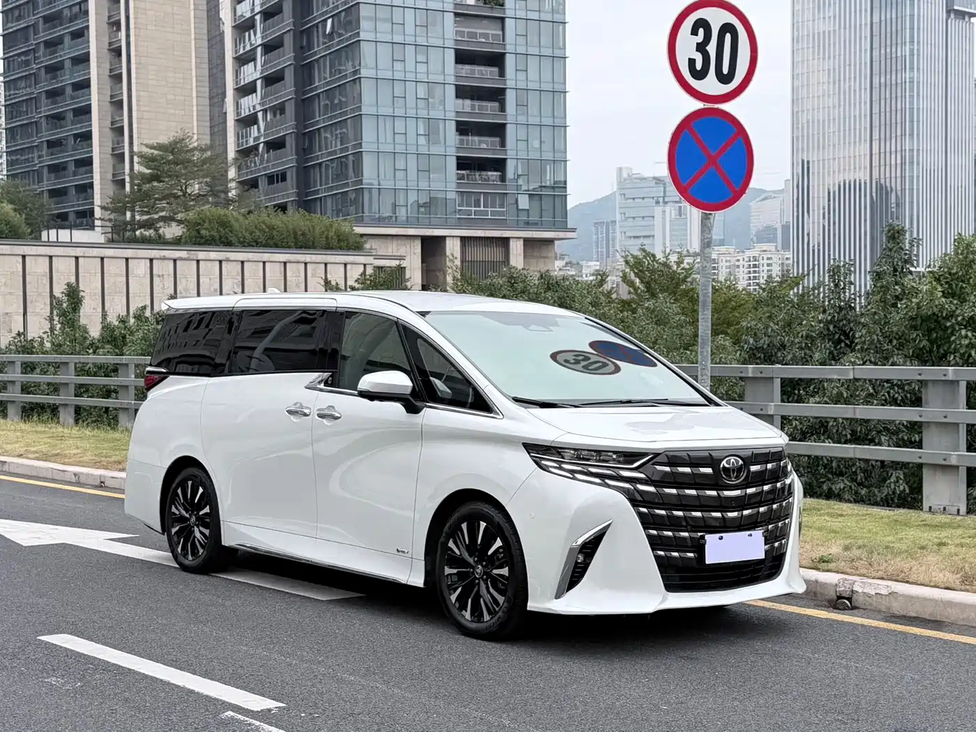 Toyota Alphard 2024 Hybrid 2.5L Prestige Edition фото 3