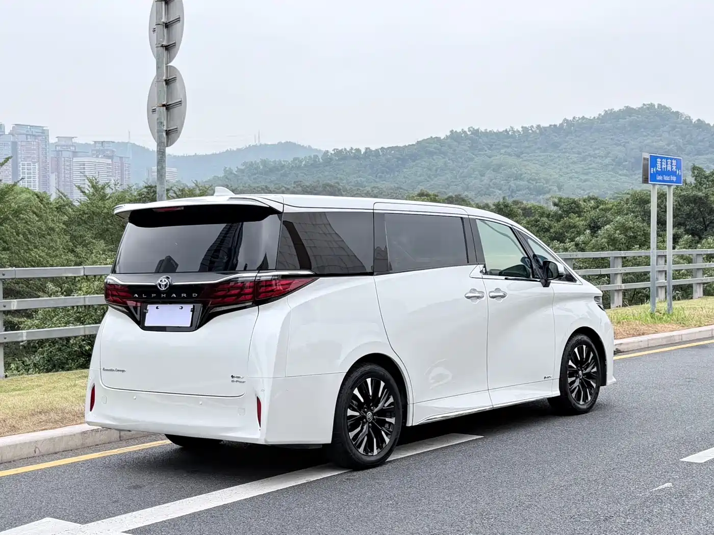 Toyota Alphard 2024 Hybrid 2.5L Prestige Edition фото 6