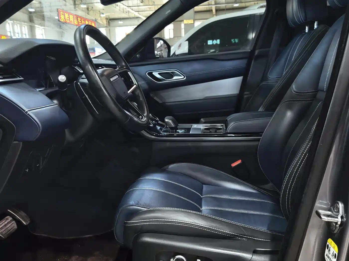 Land Rover Range Rover Velar 2022 250PS Golden Collector's Edition фото 4