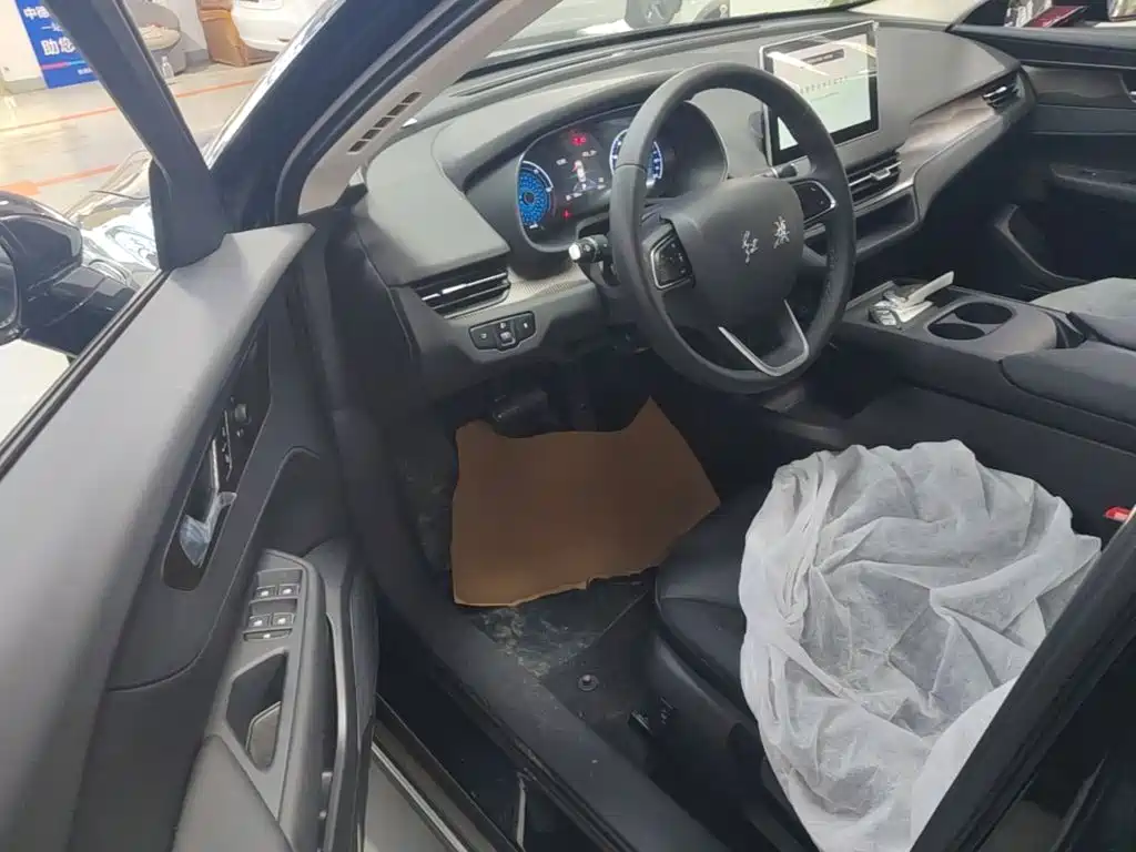 Hongqi E-QM5 2026 2025 610km PLUS