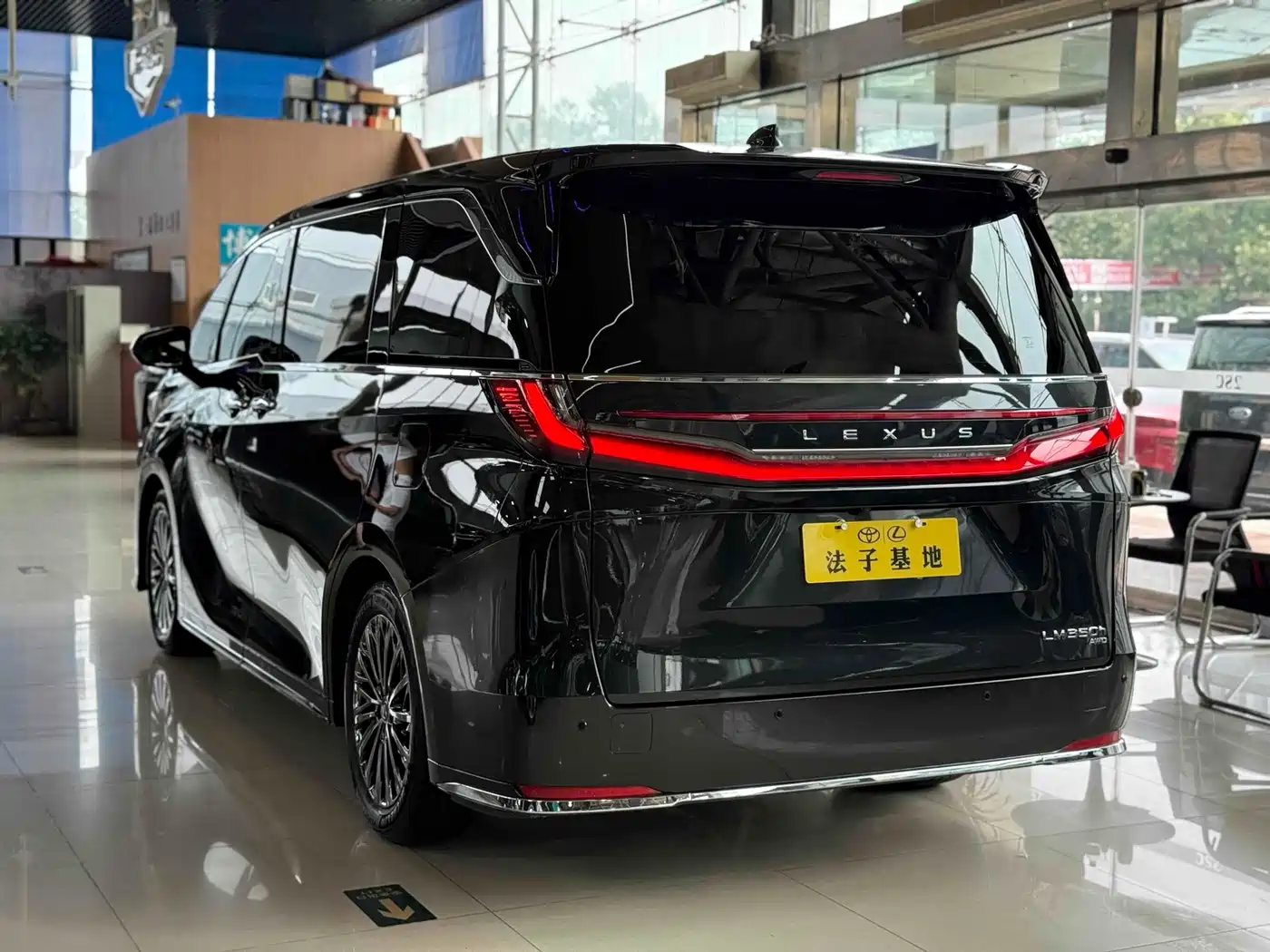 Lexus LM 2024 2023 350h 7-Seater Elegance Edition