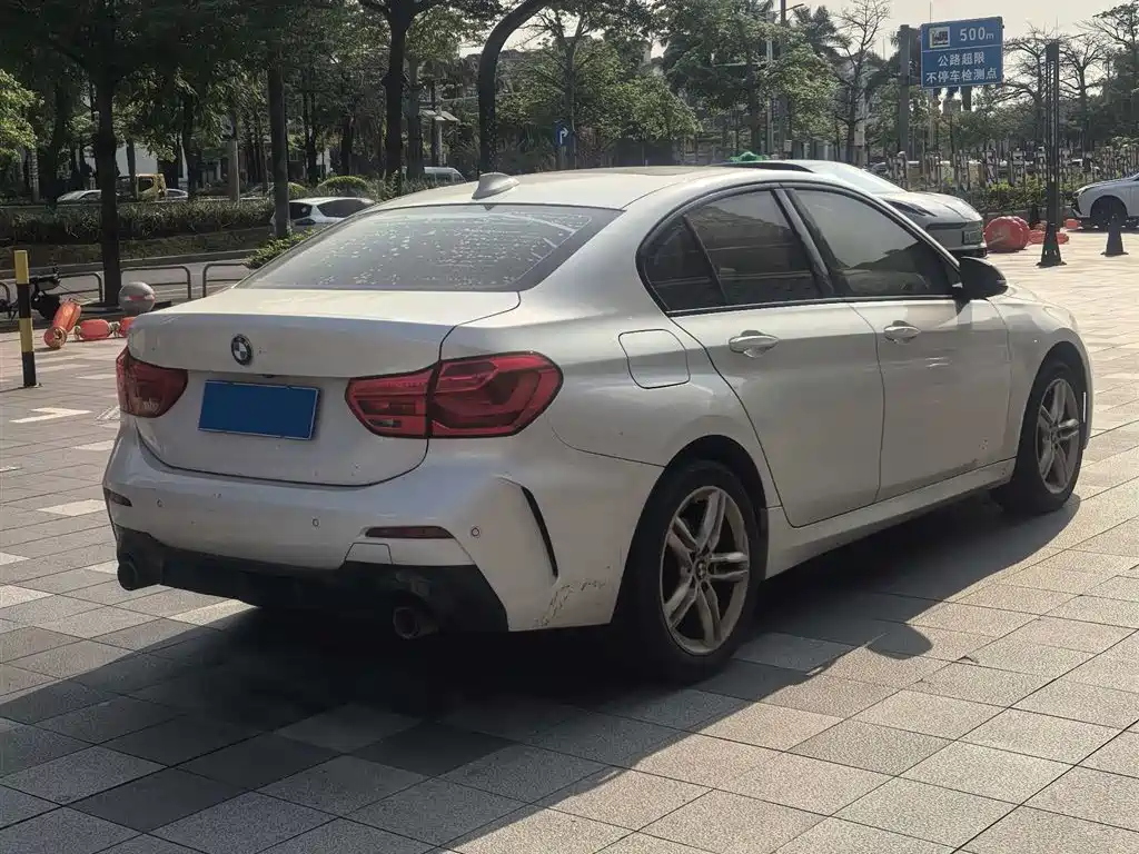 BMW 1 Series 2021 120i M Sport Shadow Edition фото 9