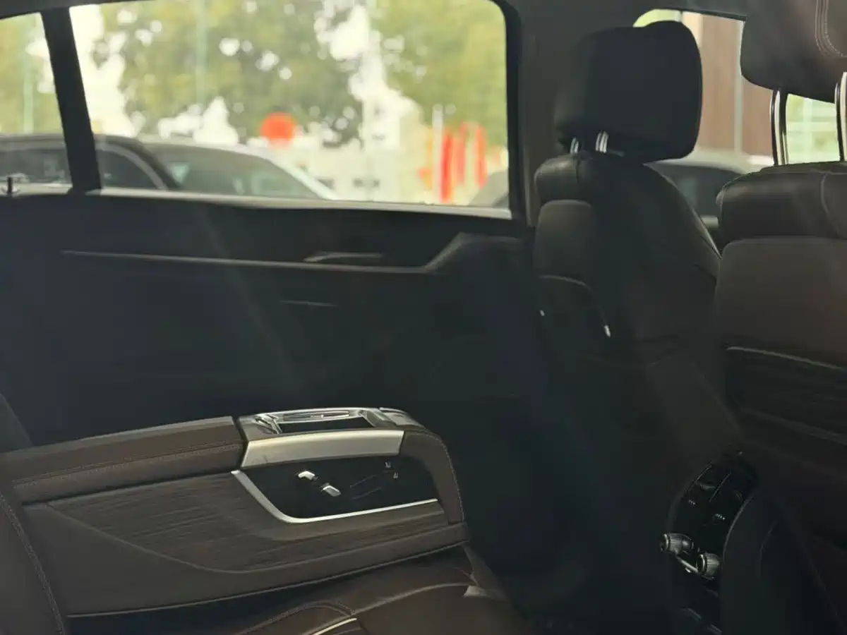 BMW 5 Series 2019 530Li Premium Luxury Package фото 13