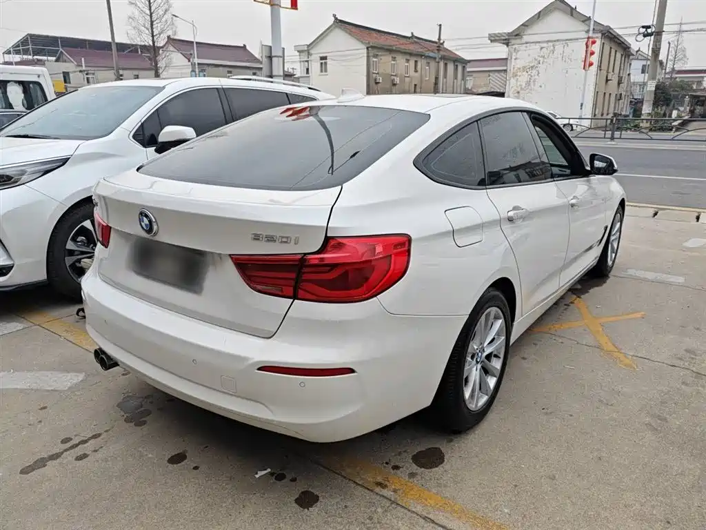BMW 3 Series GT 2017 320i Fashion фото 5