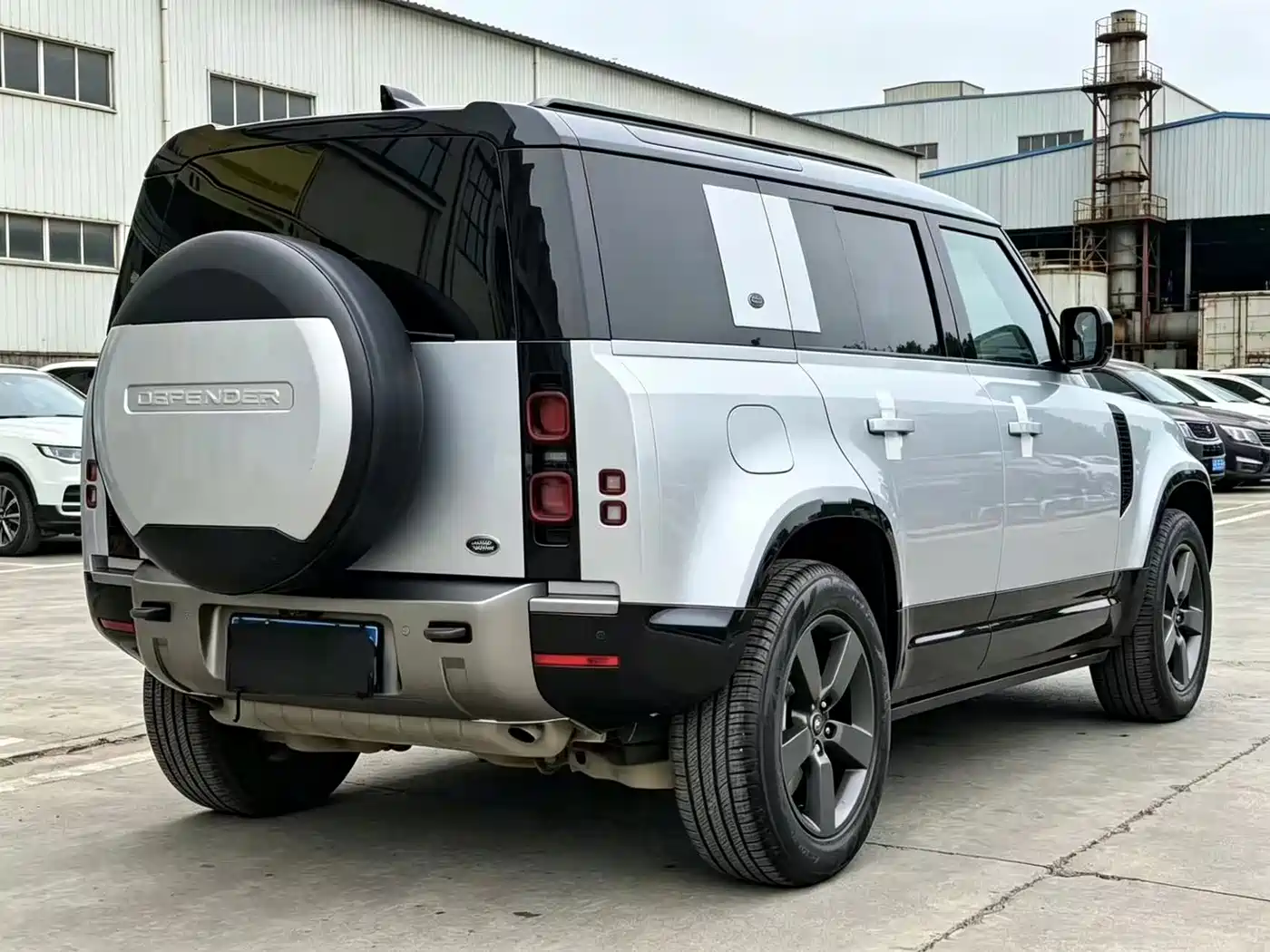 Land Rover Defender 2022 110 P400 X-DYNAMIC HSE фото 9