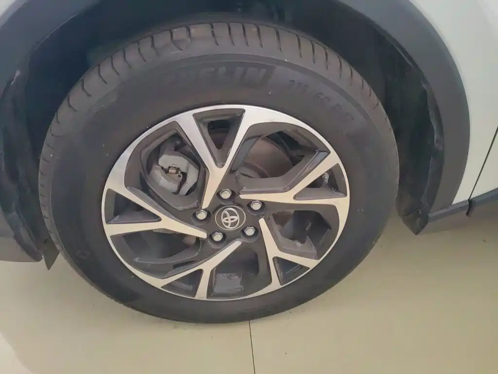Toyota C-HR 2021 2020 Model 2.0L Leading