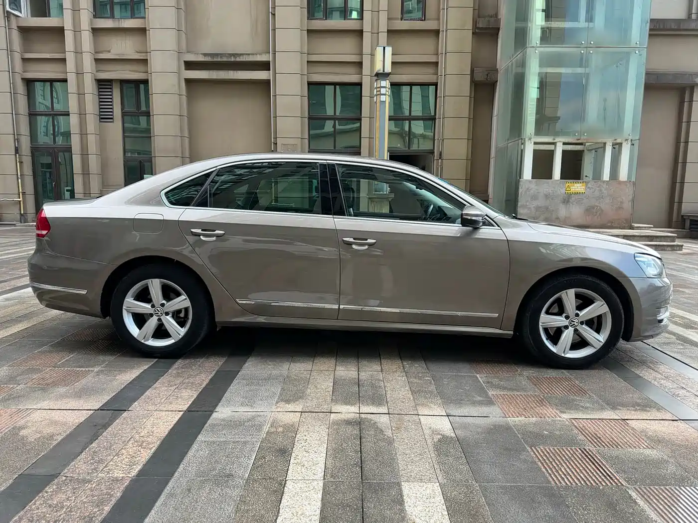 Photo 7 - Volkswagen Passat