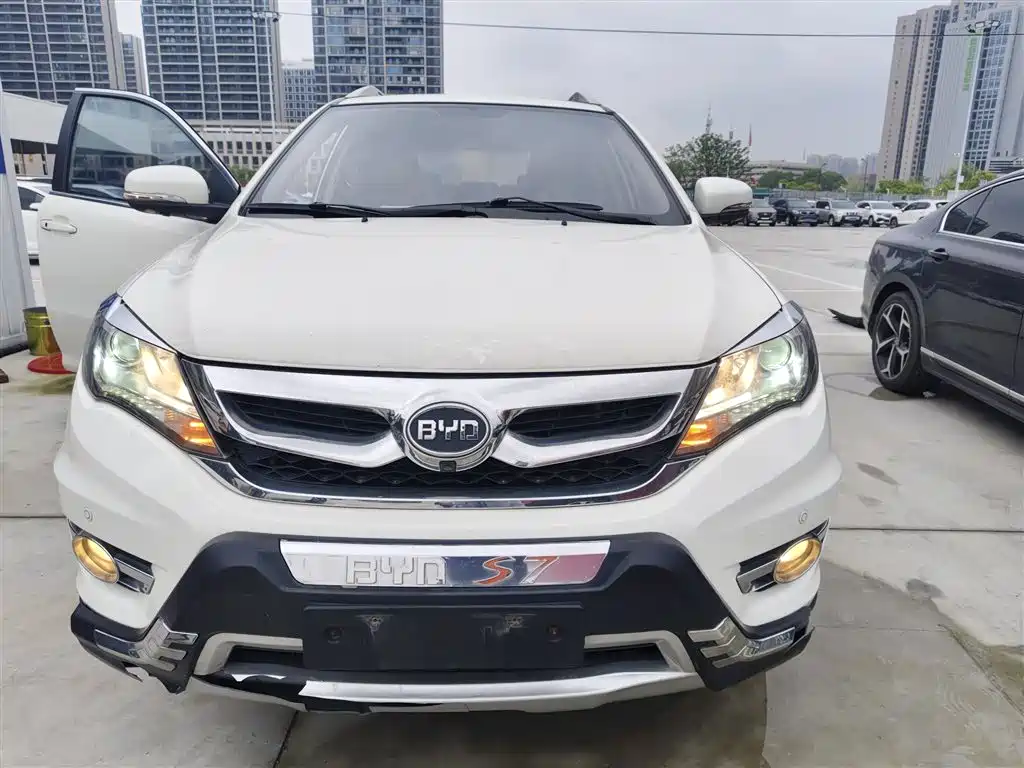 BYD S7 2016 1.5T Manual Premium Model фото 3