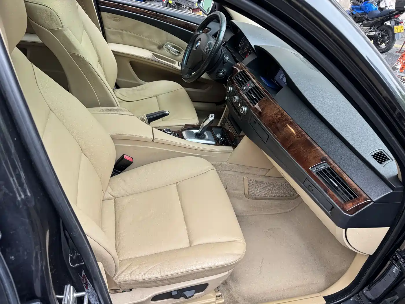 BMW 5 Series 2010 523Li Leading фото 7