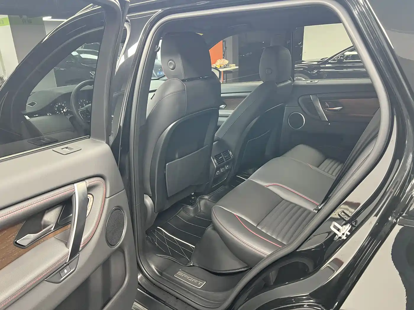 Land Rover Discovery Sport 2023 249PS R-Dynamic S Performance Version фото 4