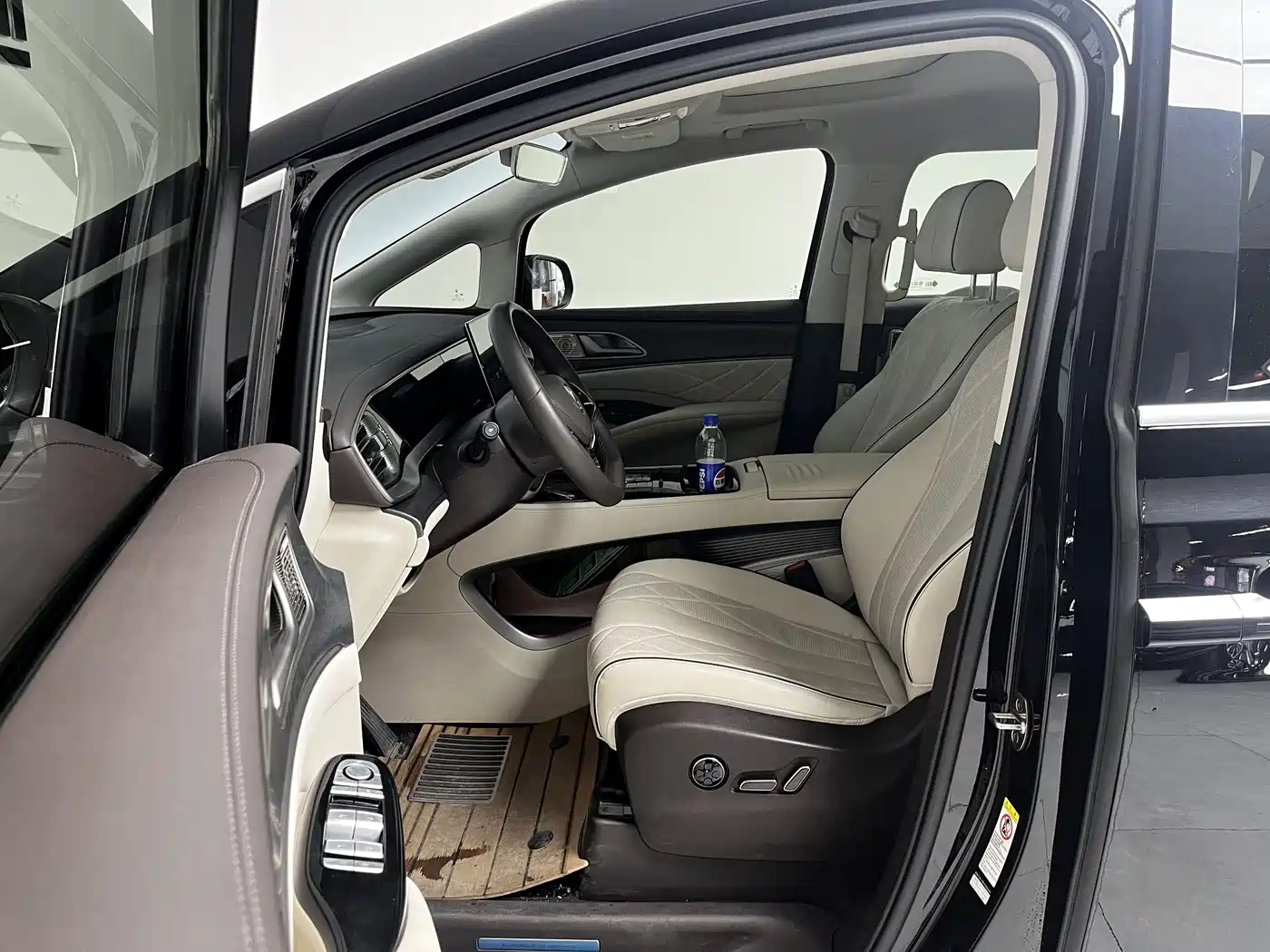 Denza D9 2024 DM-i 1050 Premium фото 6