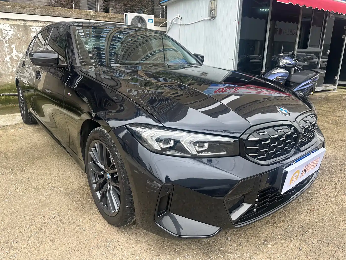 BMW 3 Series 2023 325Li M Sport Black Night Package фото 3