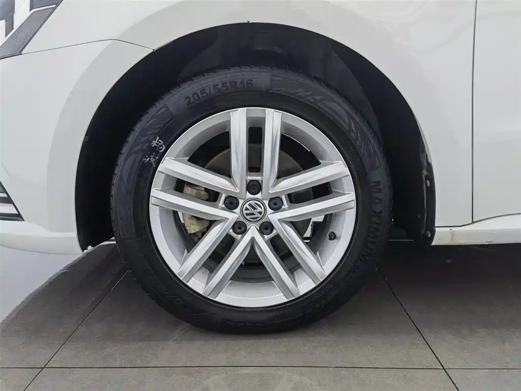 Volkswagen Lavida Tour 2017 180TSI DSG Comfort Edition фото 17