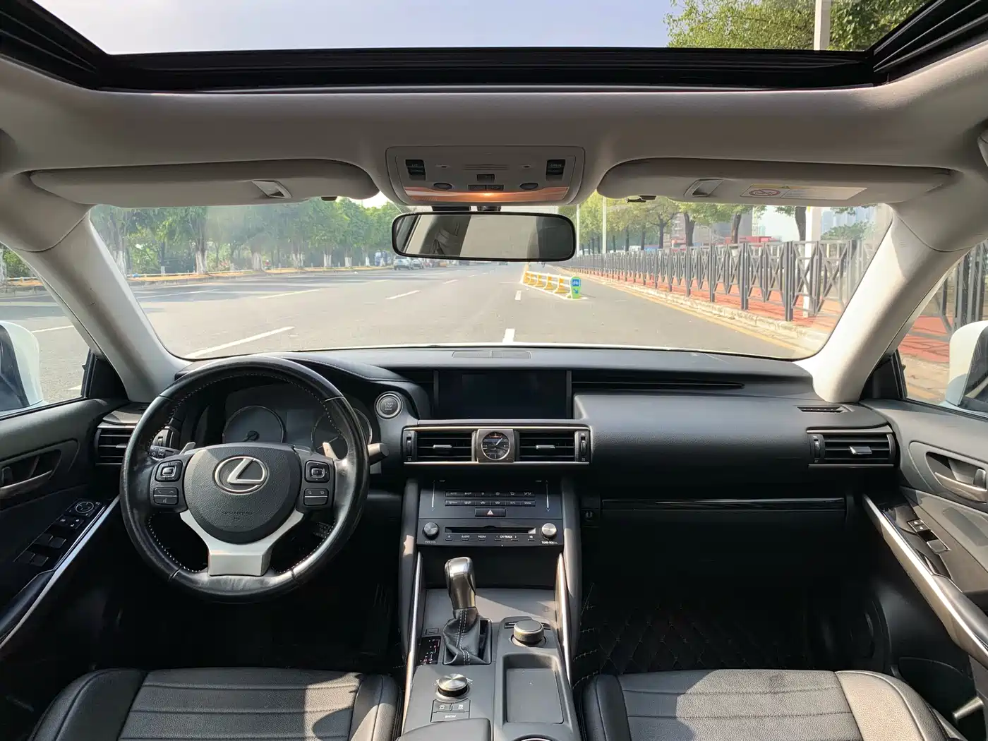Lexus IS 2017 300 Fashion Edition фото 27