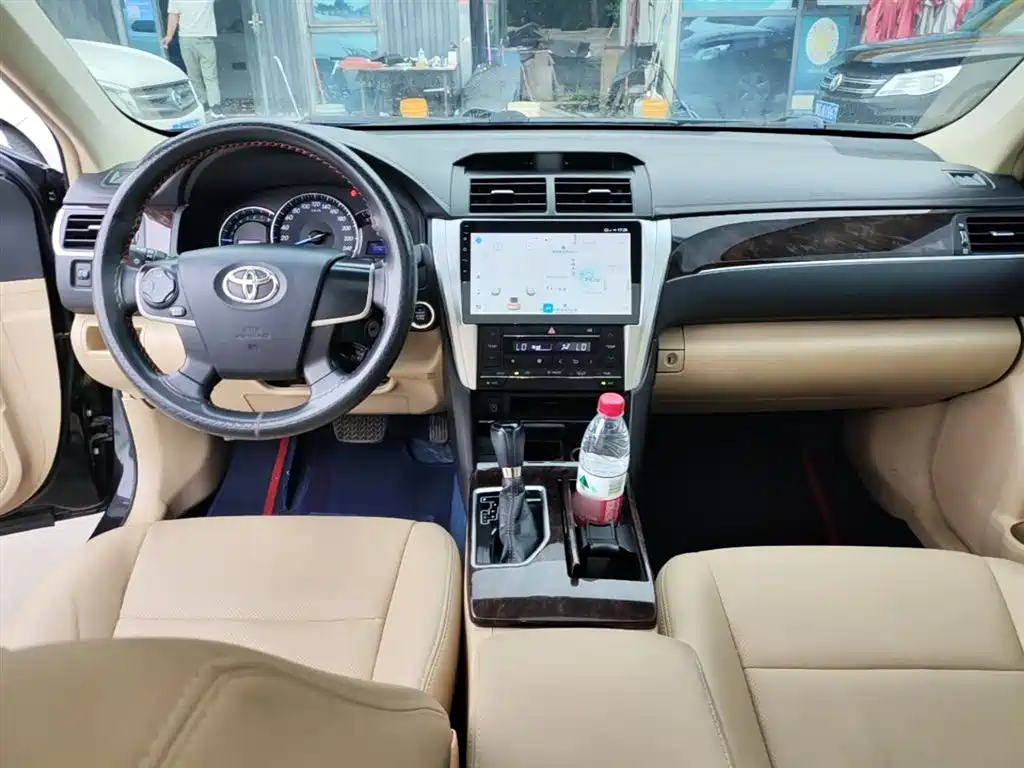 Toyota Camry 2016 2.0E 10th Anniversary Elite Edition фото 10