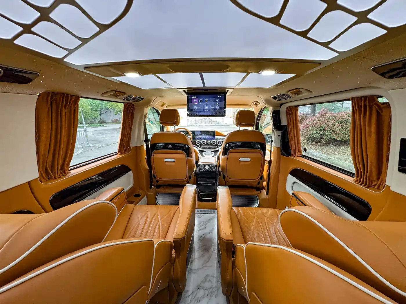 Mercedes-Benz Vito 2023 2.0T Elite 7-Seater фото 11