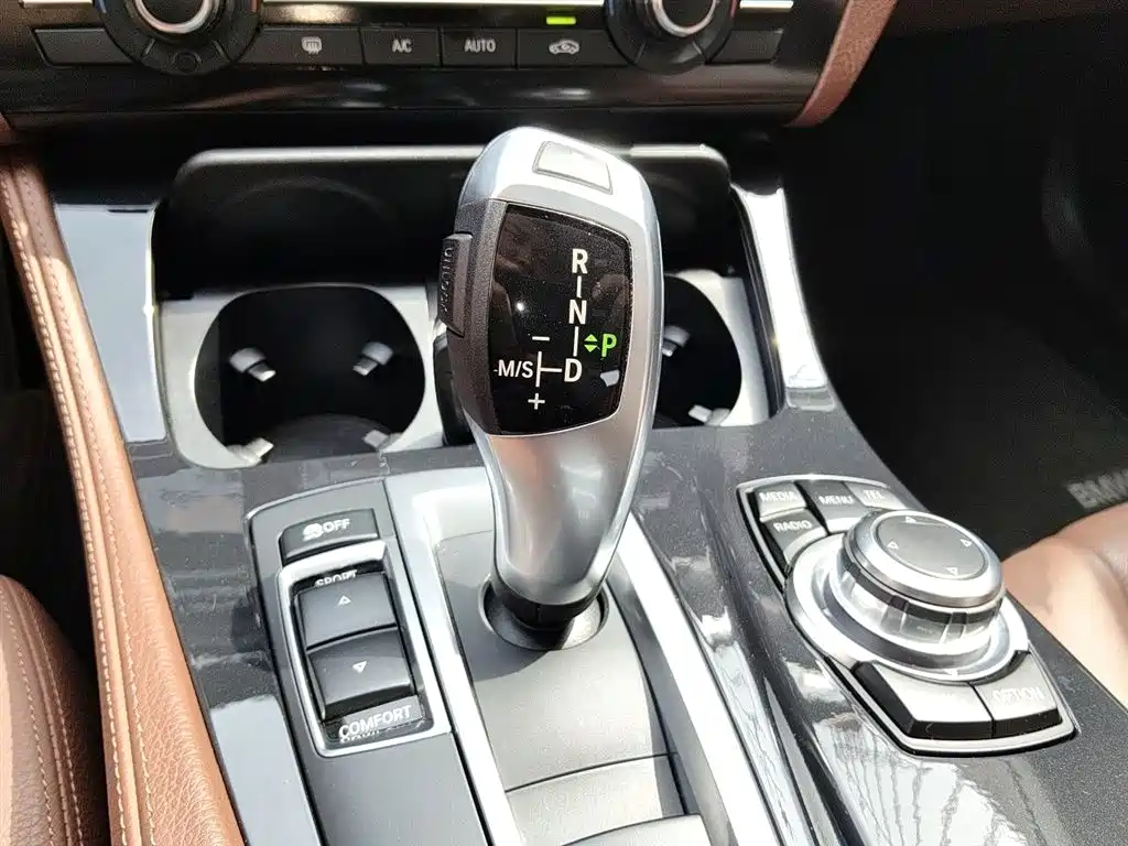 BMW 5 Series 2014 520Li Elegance фото 7