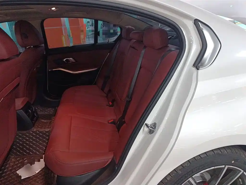 BMW 3 Series 2025 325i M Sport Package фото 14