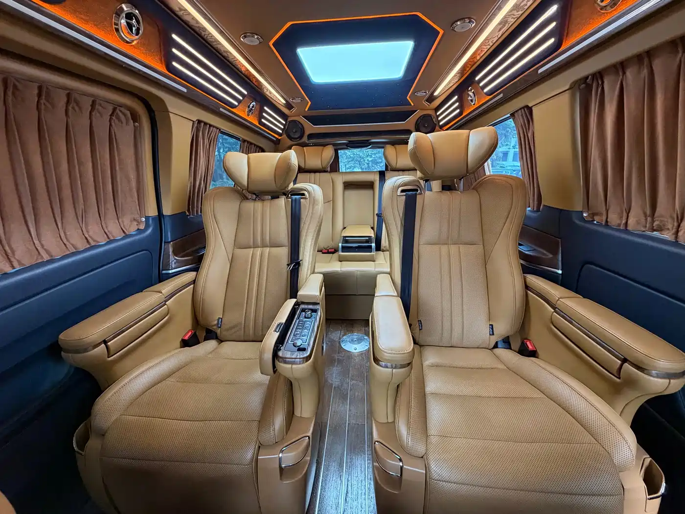 Photo 9 - Mercedes-Benz Vito