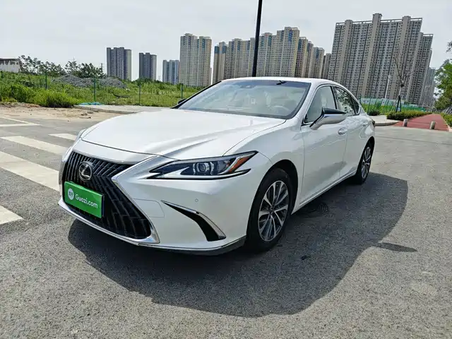 Lexus ES 2024