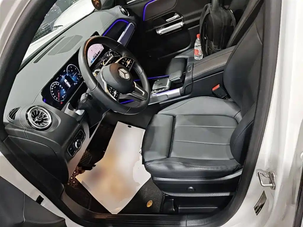 MERCEDES-BENZ GLB