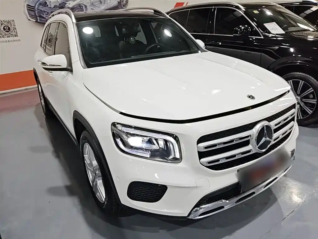 MERCEDES-BENZ GLB